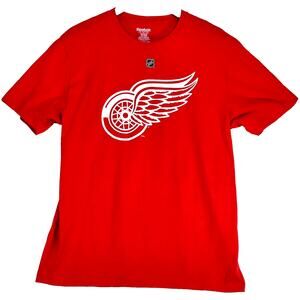 Reebok Detroit Red Wings NHL Men's Crew Neck Hockey Shirt Dylan Larkin 71 Large